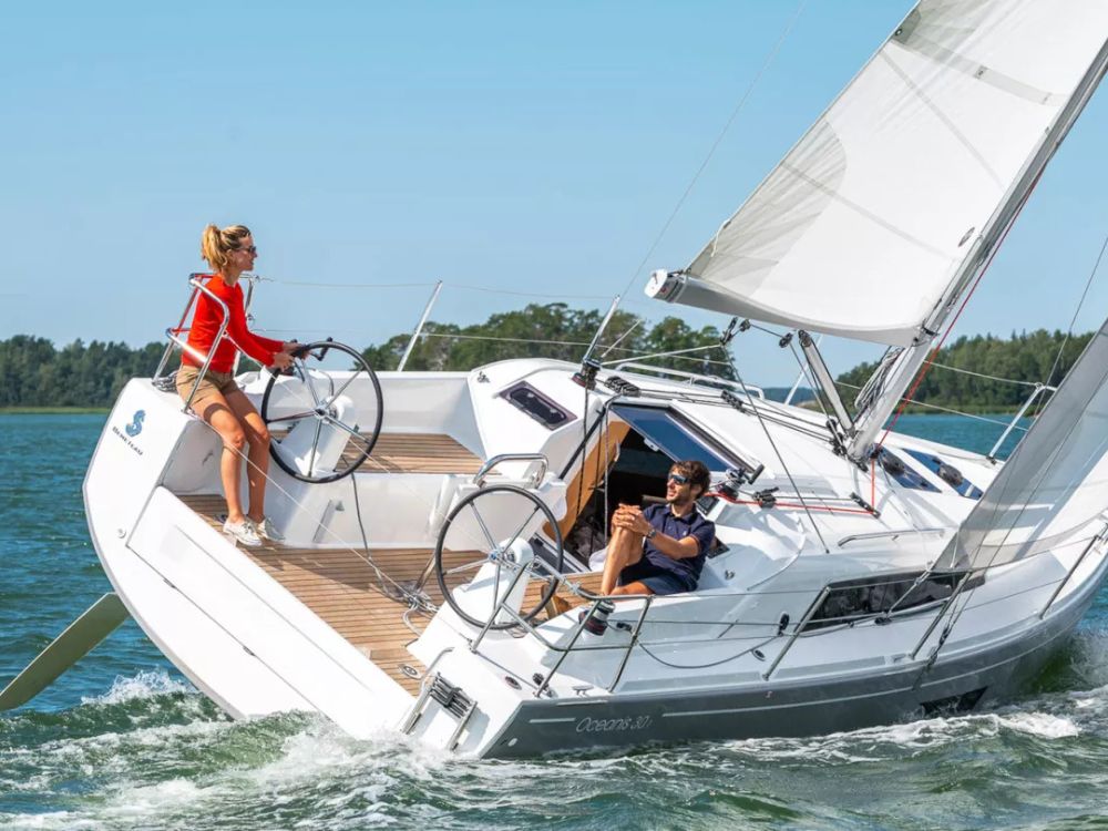 Beneteau Oceanis 30.1 crowned