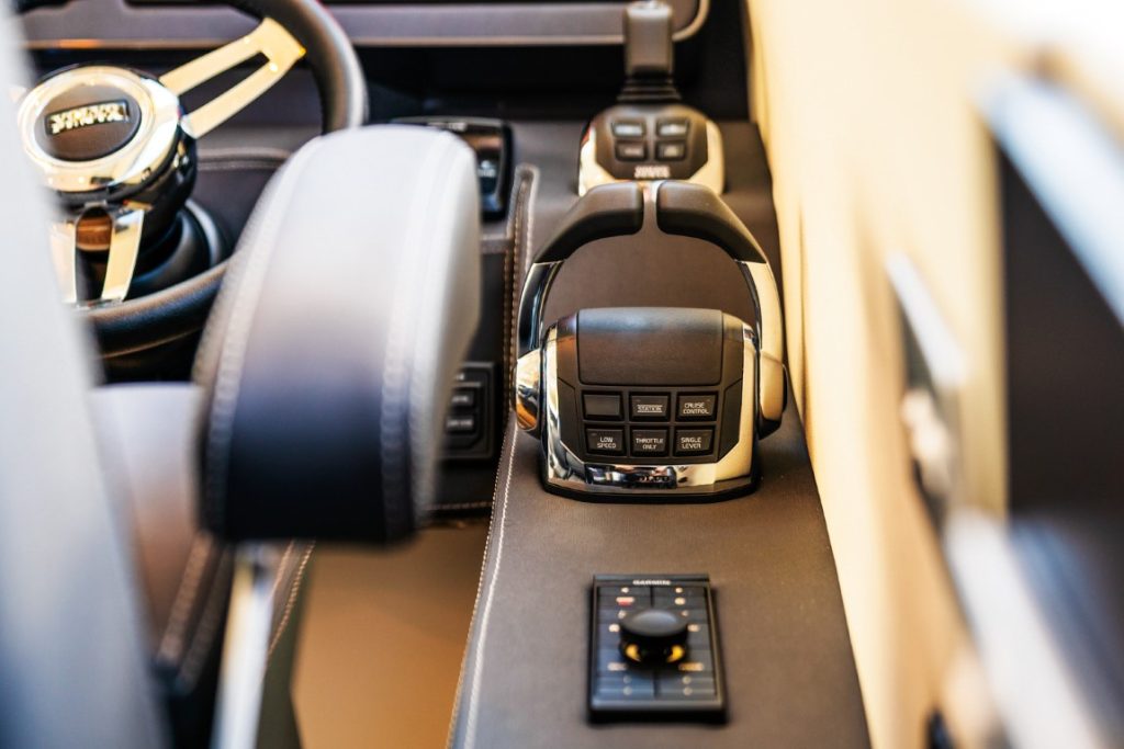 Volvo IPS controls, joystick