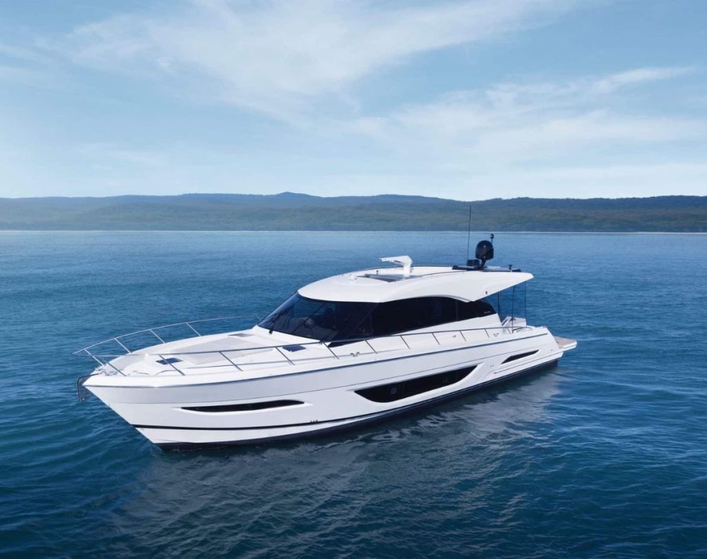 Maritimo S55 anchored // Maritimo