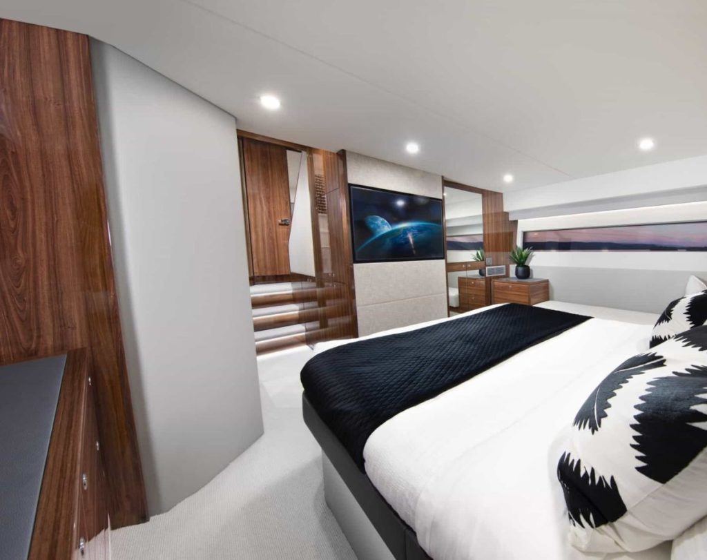 Maritimo S55 master stateroom // Maritimo