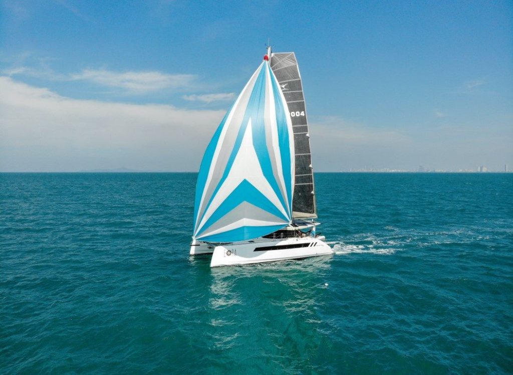 Seawind 1370 - under sail