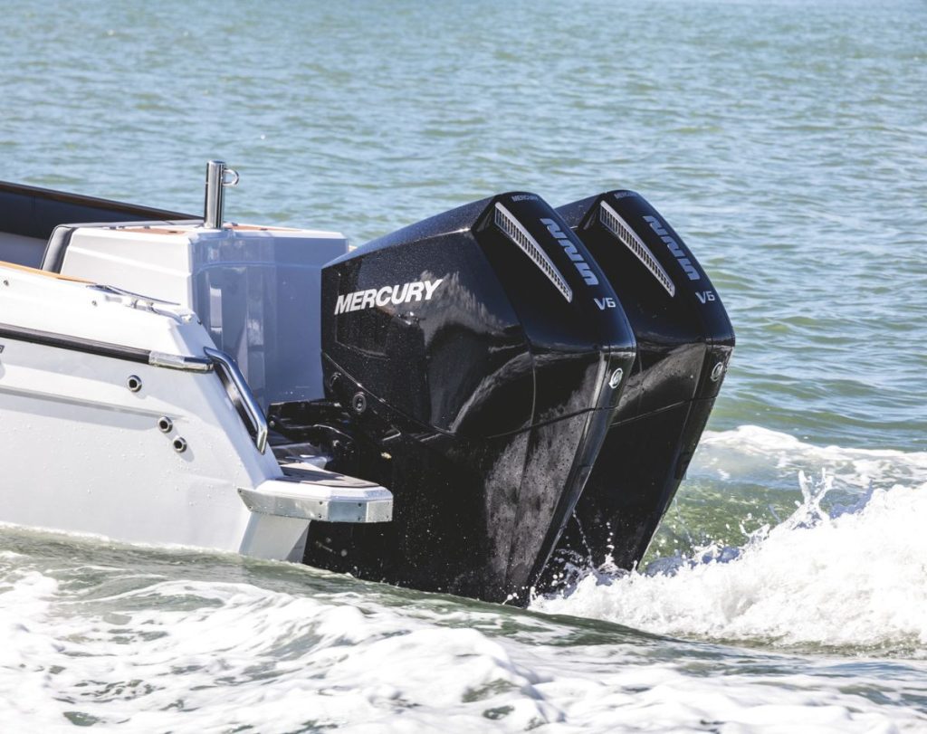 Inboard or outboard, the Rayglass 3000 has it covered. Both are strong performers. // BNZ