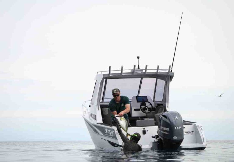 Extreme Boats Trial Their New Entry-Level Gem, The 560 Hard Top
