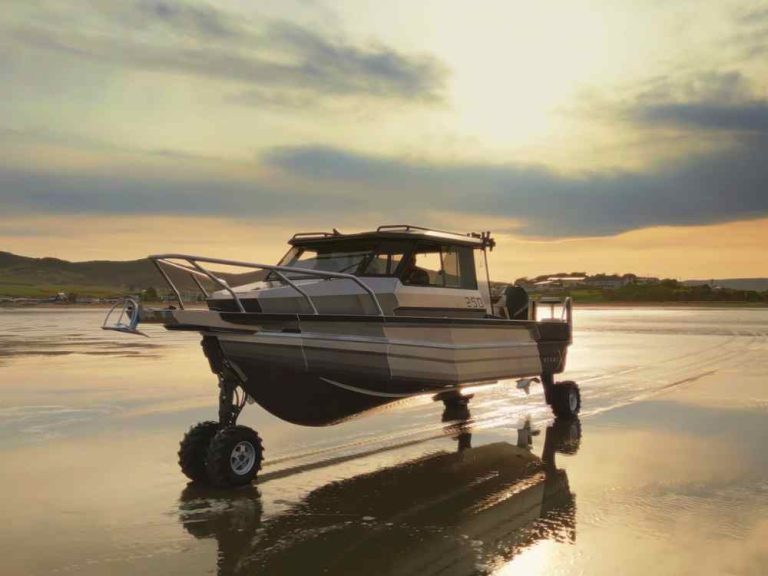 StabiX introduces the 250SC: A bold new design for their popular 25-foot model