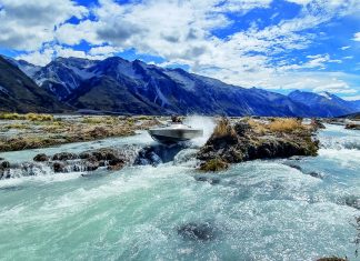 Adventure jet-boating: Alpine charge! Adventure jet-boating: Alpine charge!