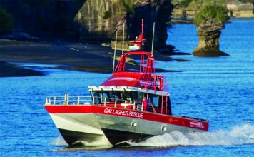 LIVE EVENT: Search resumes for missing fisherman off Whangārei coast at Pataua South