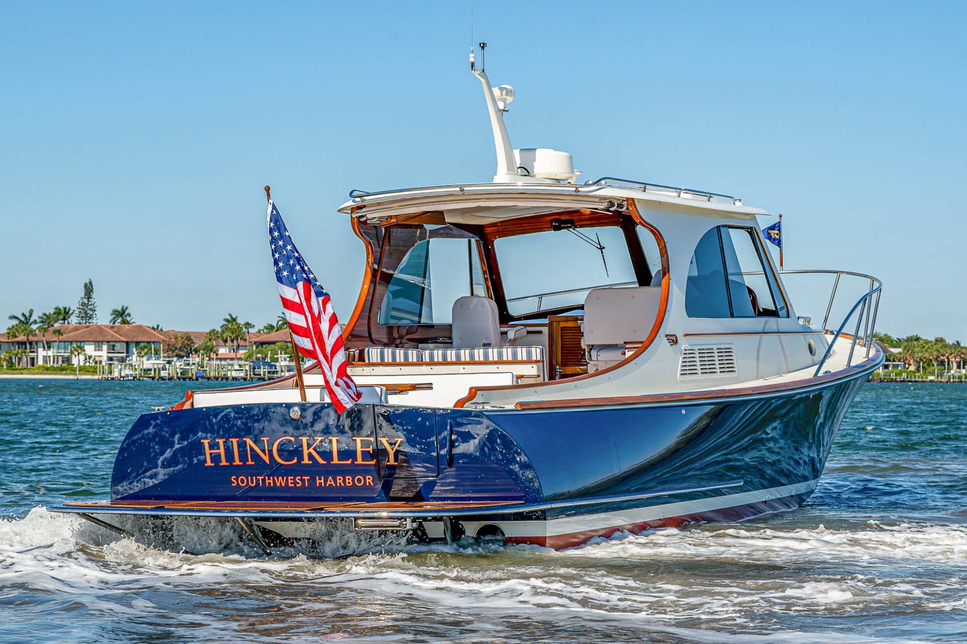 Picnic boats: blending style, comfort, and innovation
