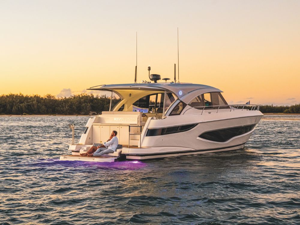 Compac Riviera 3 Riviera 4300 walkthrough – video narration version - Boating New Zealand