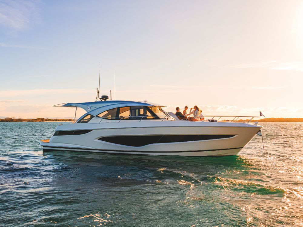 Riviera 4300 Sports Express
