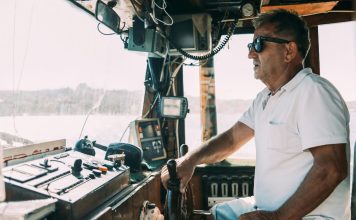 Solar power afloat: From DIY dreams to plug-and-play reality