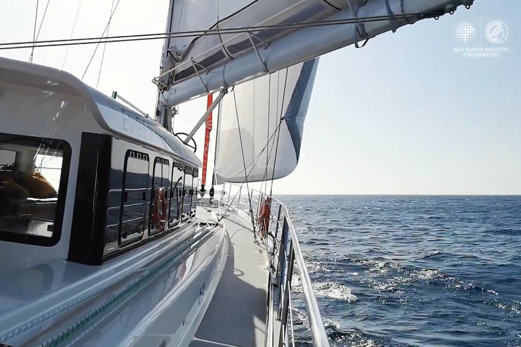 Looking forward on deck of SV Eugen Seibold // Photo credit: YYachts, https://www.yyachts.de/