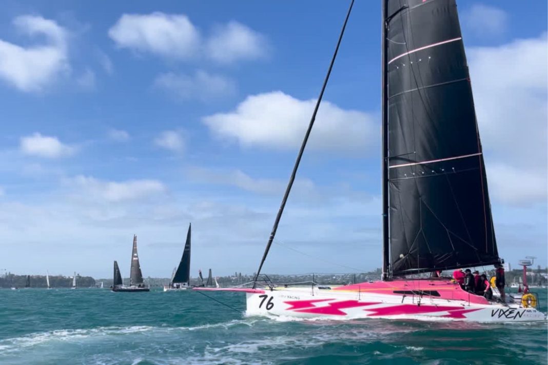 Vixen Racing in the 2025 PIC Coastal Classic // Photo credit: Kirsten Thomas Boating / New Zealand