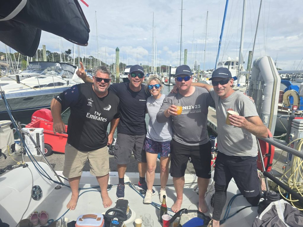 Motorboat III's crew for Cavalli Islands // Photo credit