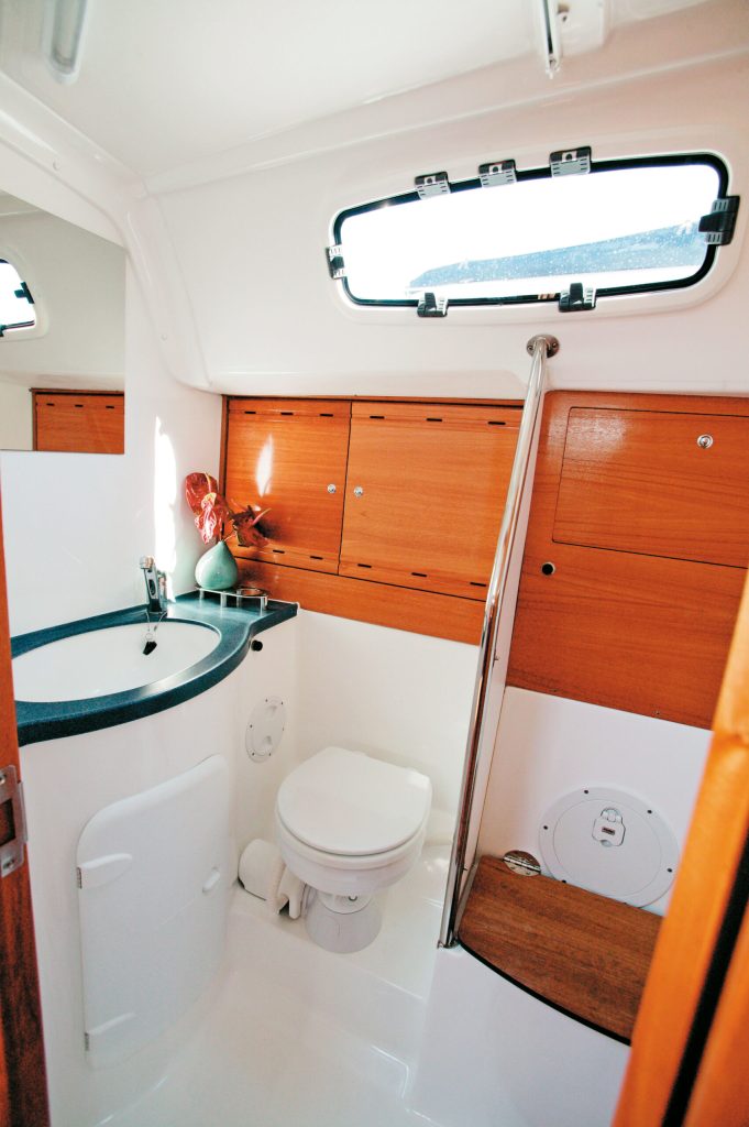 Bavaria 40 (2008) head