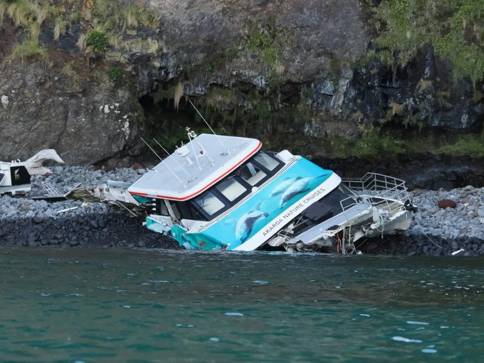 Black Cat Tours, boat grounding at Akaroa // Photo credit: Steve Dawson via Genevieve Robinson for Canterbury Regional Council / Facebook