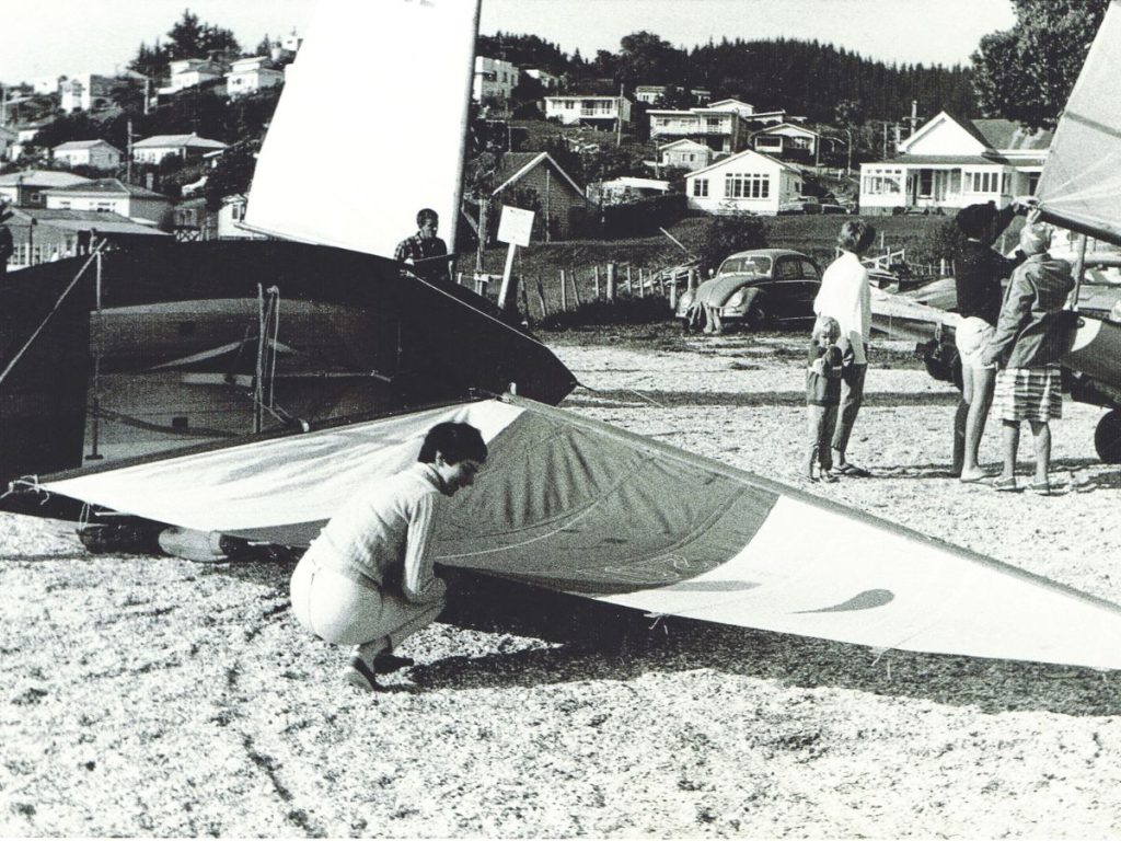 Sue Currie rigging her Zephyr at Maraetai, 1968.