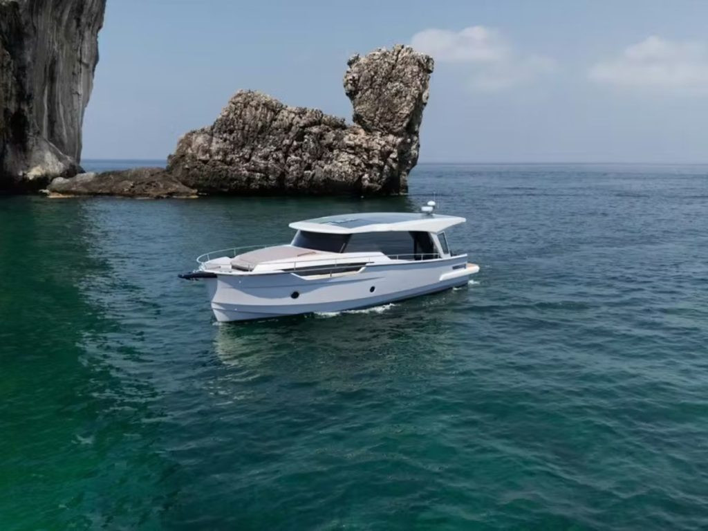 Greenline 42 completed its world debut at boot Düsseldorf 2026