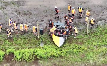 Bryce and Kylie Barton hit fence at NZ Jet Sprint Championships in Taranaki