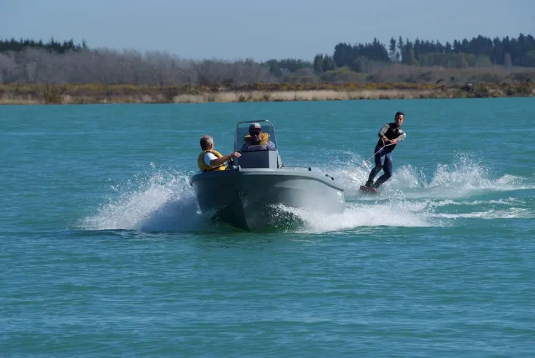 Smartwave 4200 Poly Boat