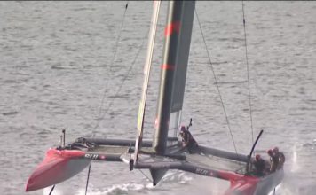 Shifting Sydney breeze reshapes the leaderboard in Race 2