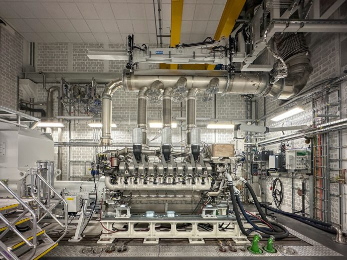Rolls-Royce is continuing to drive forward the sustainable transformation of its production: at its German plants in Friedrichshafen, Augsburg and Ruhstorf, the test benches for the key mtu diesel engines now run entirely on renewable diesel/ HVO; pictured here is a test bench at the Rolls-Royce Power Systems headquarters in Friedrichshafen featuring a Series 4000 mtu diesel engine. // Photo credit: Rolls Royce
