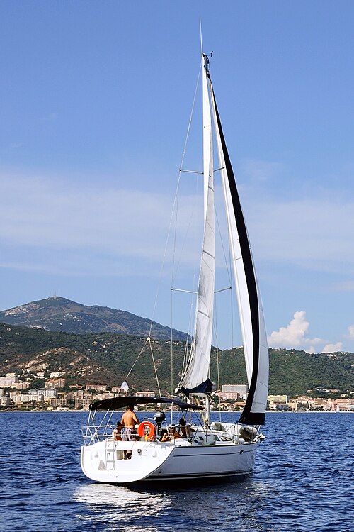 Jeanneau Sun Odyssey 35 // Photo credit: Myrabella / Wikipedia