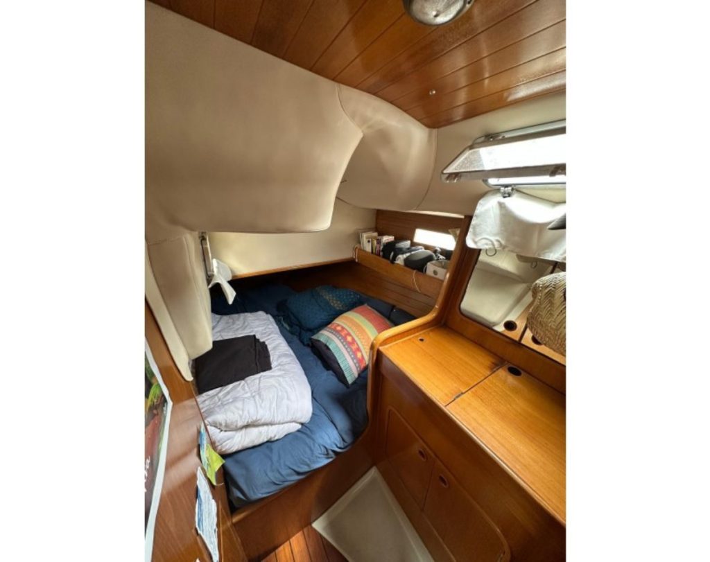 Beneteau Oceanis 430 // Supplied