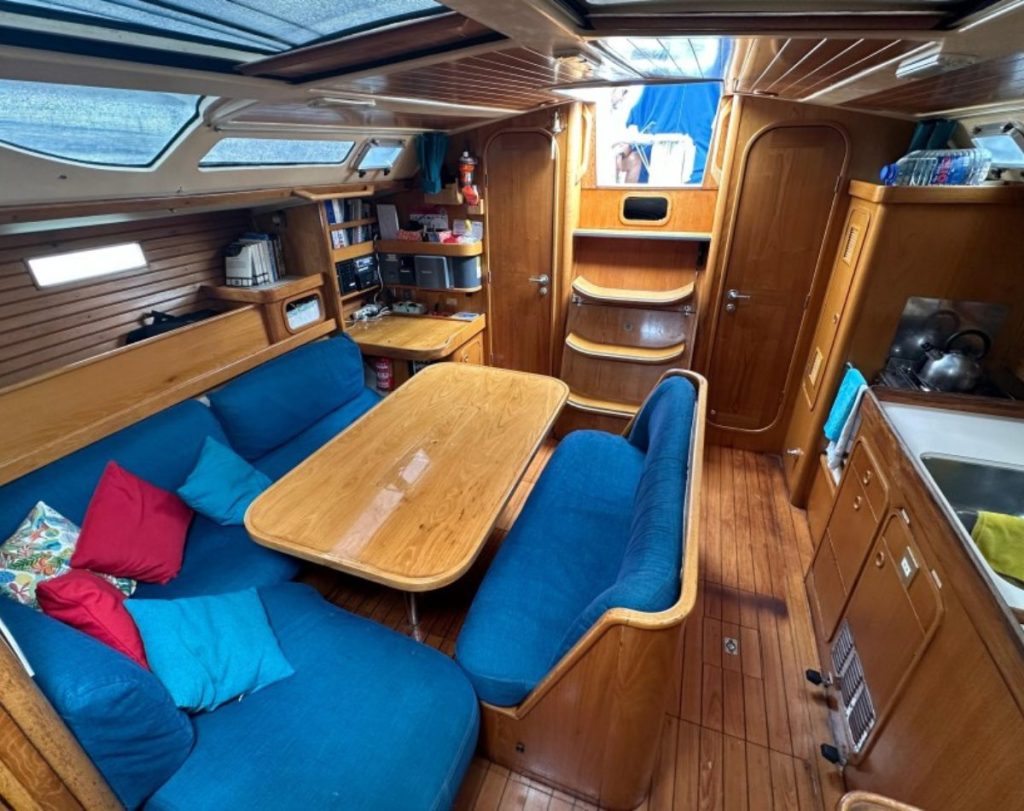 Beneteau Oceanis 430 // Supplied