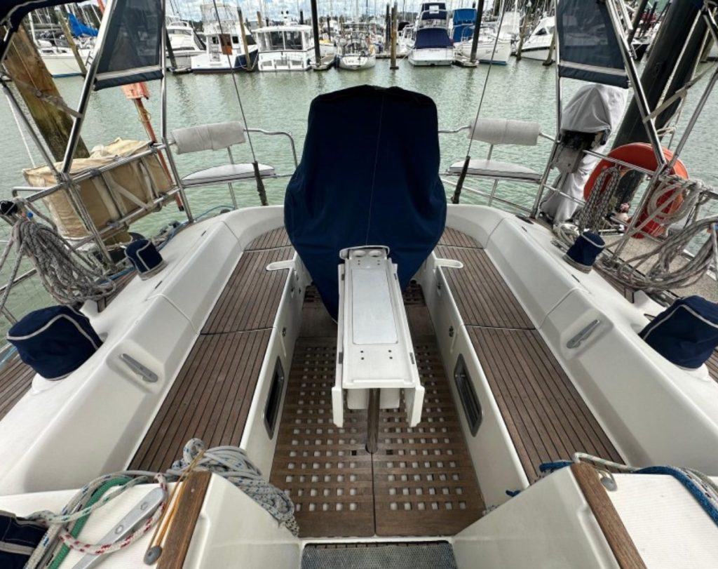Beneteau Oceanis 430 // Supplied