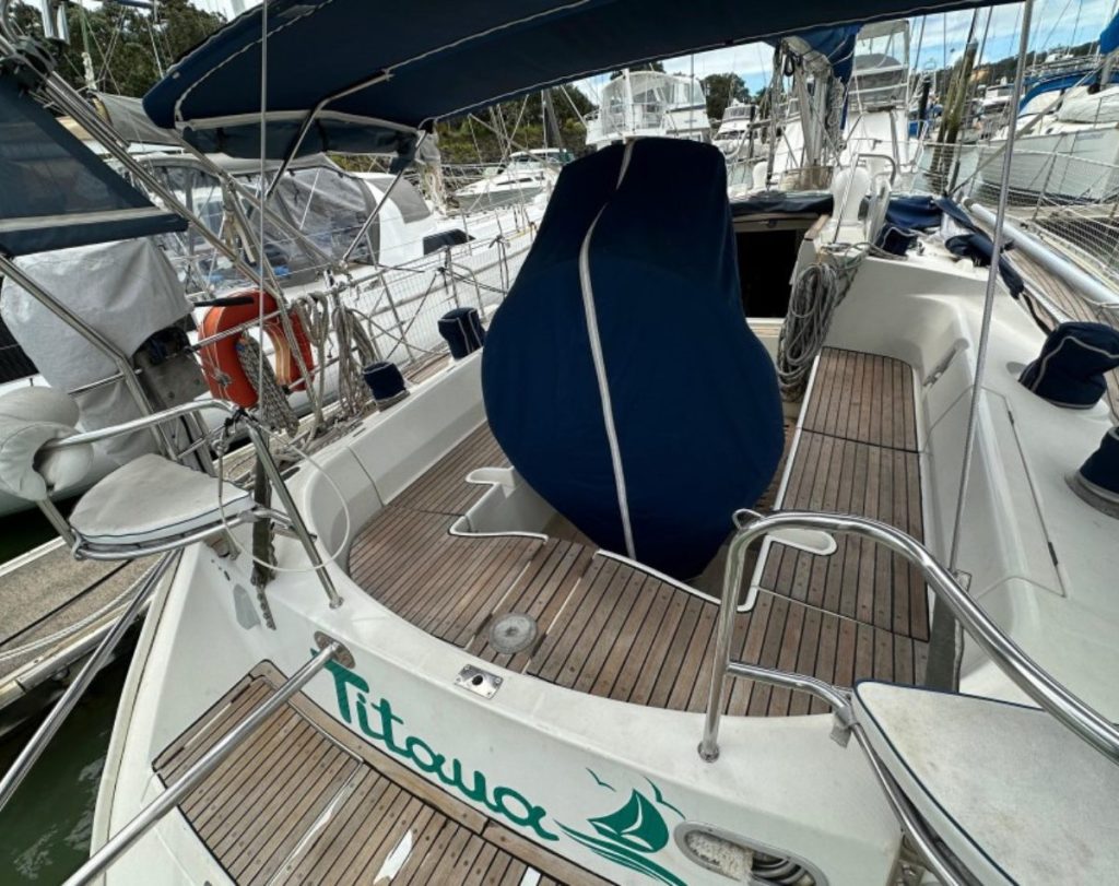 Beneteau Oceanis 430 // Supplied