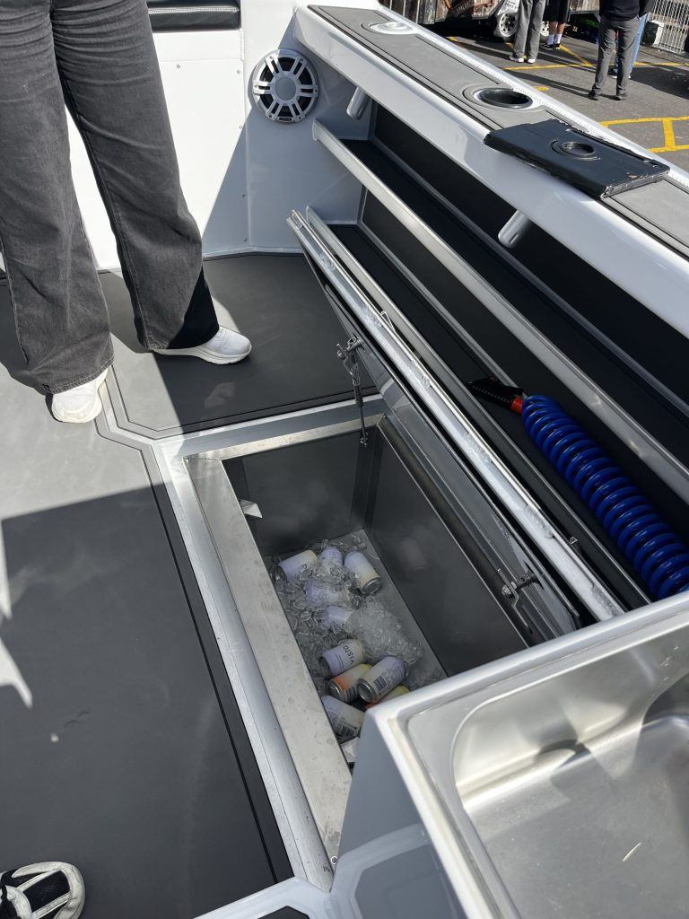 The ice was still in the Kingfisher 730 ice box even after full sunshine for most of the day // BNZ