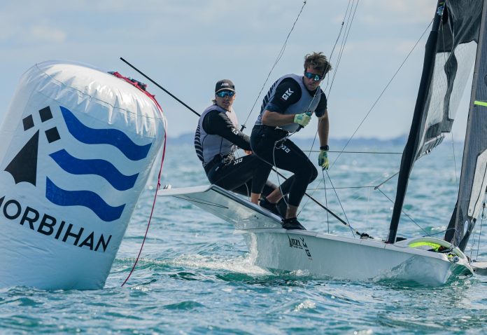 2026 49er, 49erFX and Nacra 17 World Championships, Day 4: New Zealand's Seb Menzies and George Lee Rush seize overall lead in men's skiff in Quiberon