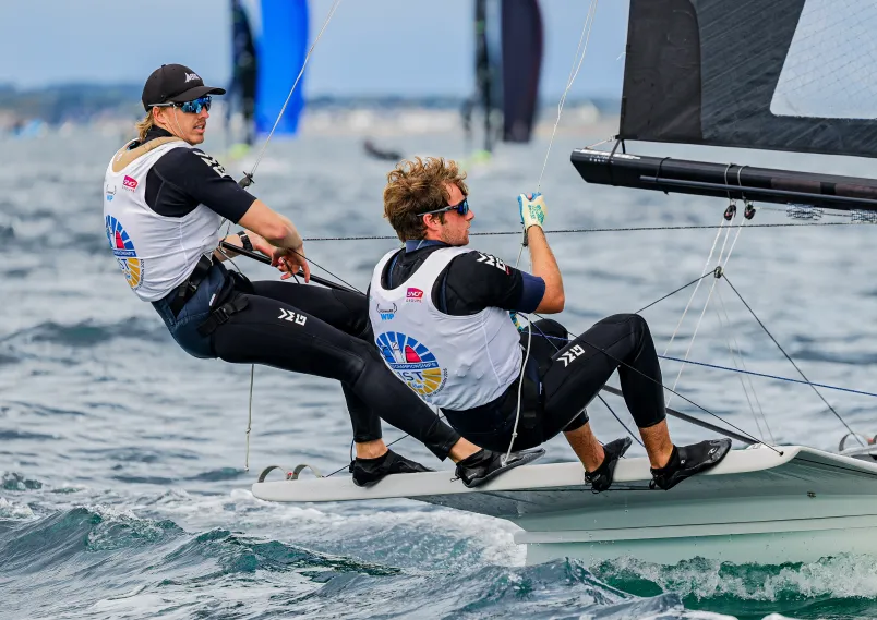 2026 49er, 49erFX and Nacra 17 World Championships, Day 5: New Zealand's Seb Menzies and George Lee Rush hold nerve to retain overall lead ahead of men's skiff final showdown