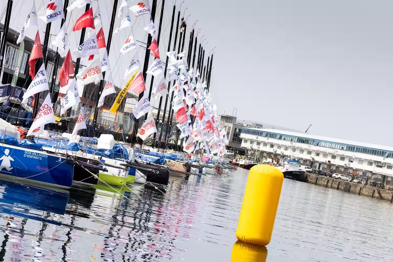Flat seas and fine-tuning at Vigo