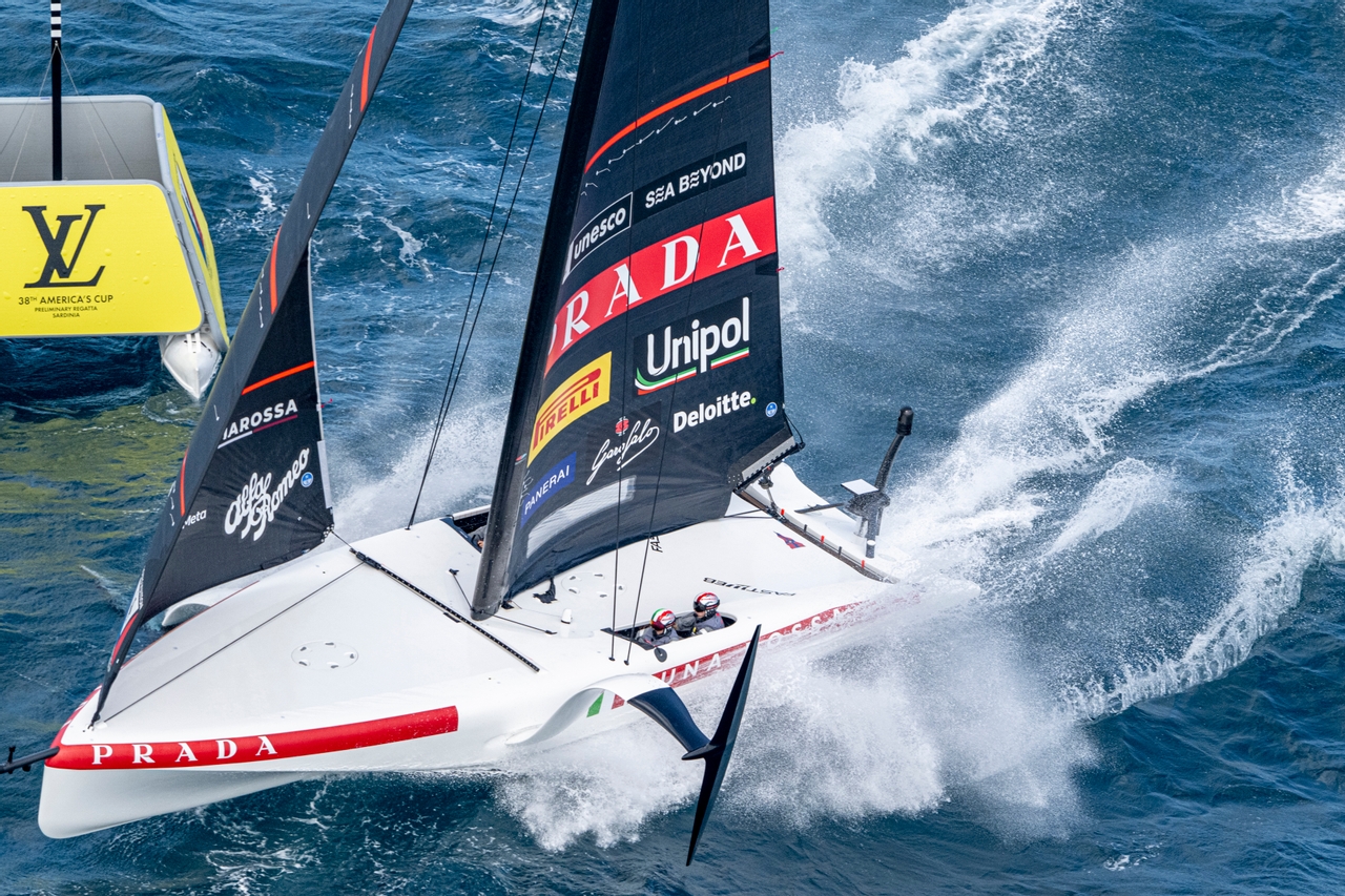 Women & Youth Reign Supreme In Stunning Sardinian Conditions