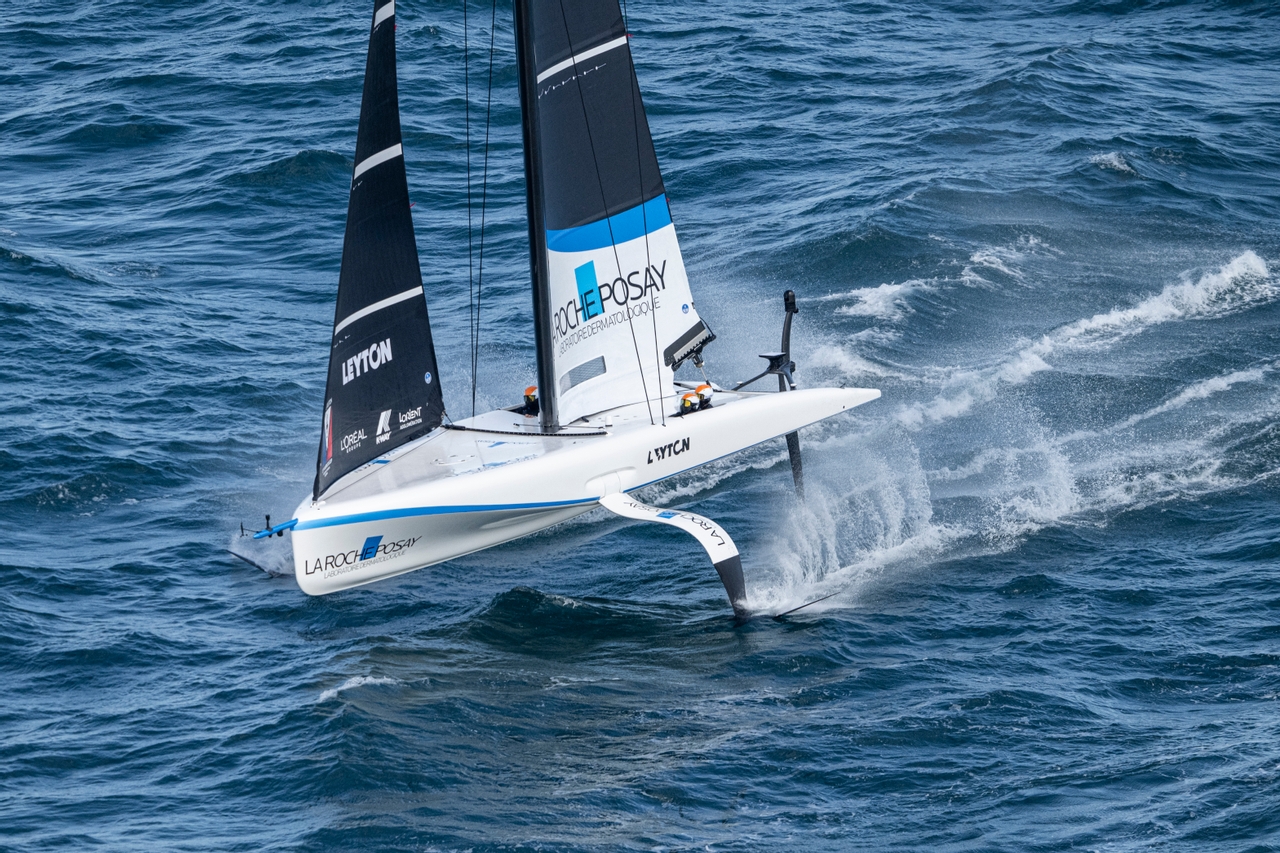 Women & Youth Reign Supreme In Stunning Sardinian Conditions