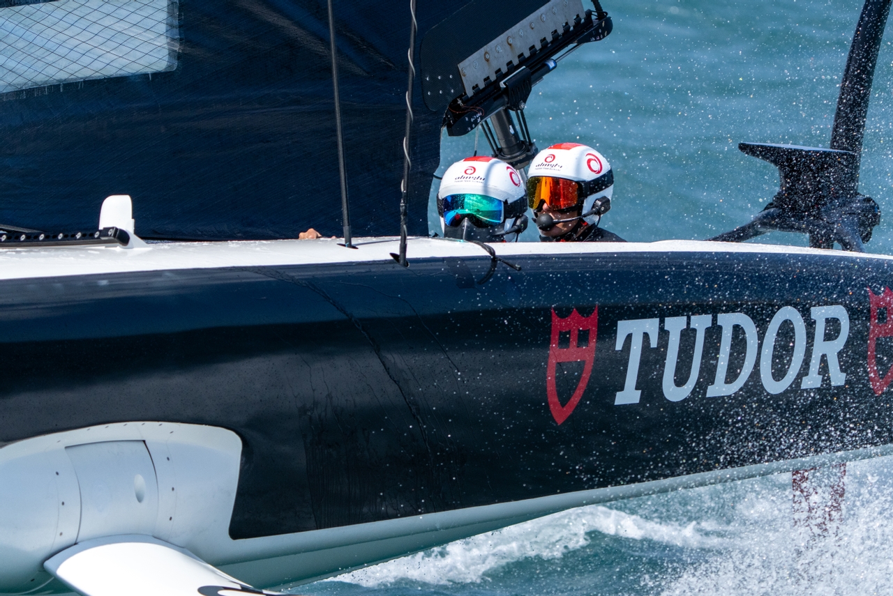 Women & Youth Reign Supreme In Stunning Sardinian Conditions