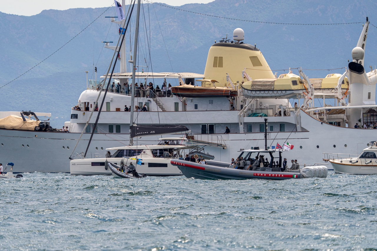 Women & Youth Reign Supreme In Stunning Sardinian Conditions