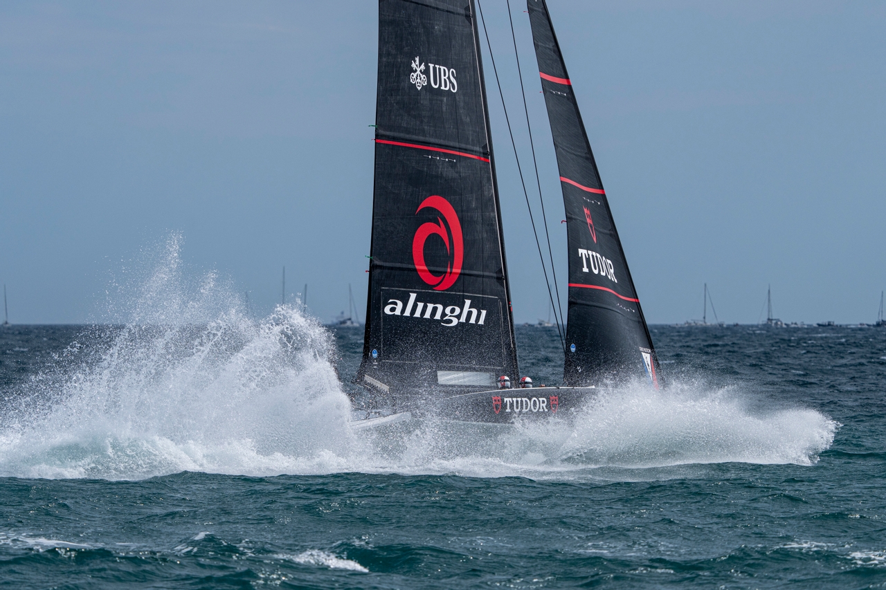 Women & Youth Reign Supreme In Stunning Sardinian Conditions