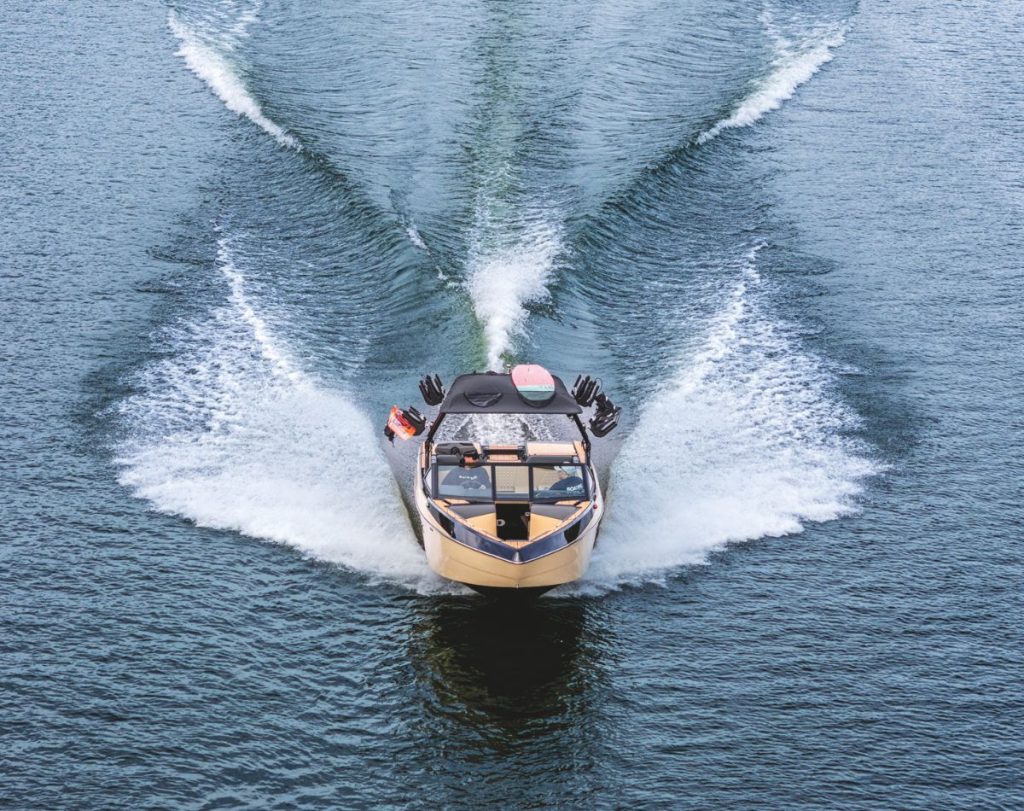 SARONIC Seven // Photo credit: Geoff Cox