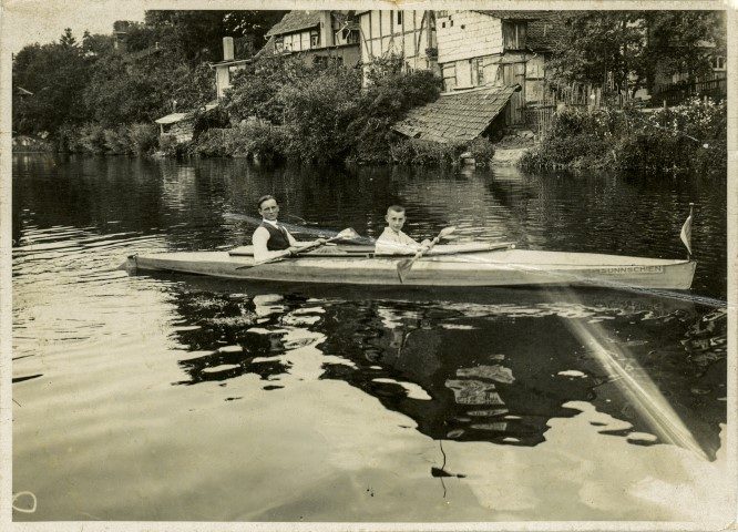 Oskar Speck and a boy onboard SUNNSCHIEN on European river