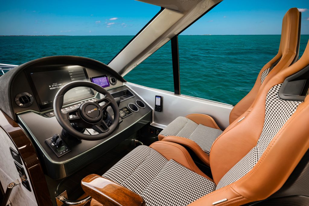 PB GT50 RS // Photo credit: Palm Beach Motor Yachts