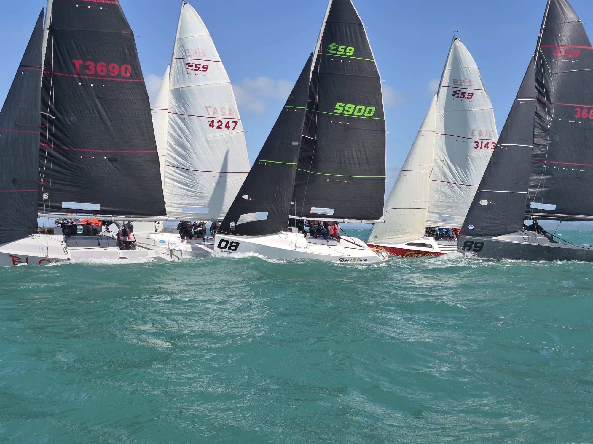 New crews, old rivals: Elliott 5.9 fleet set for Bream Bay showdown