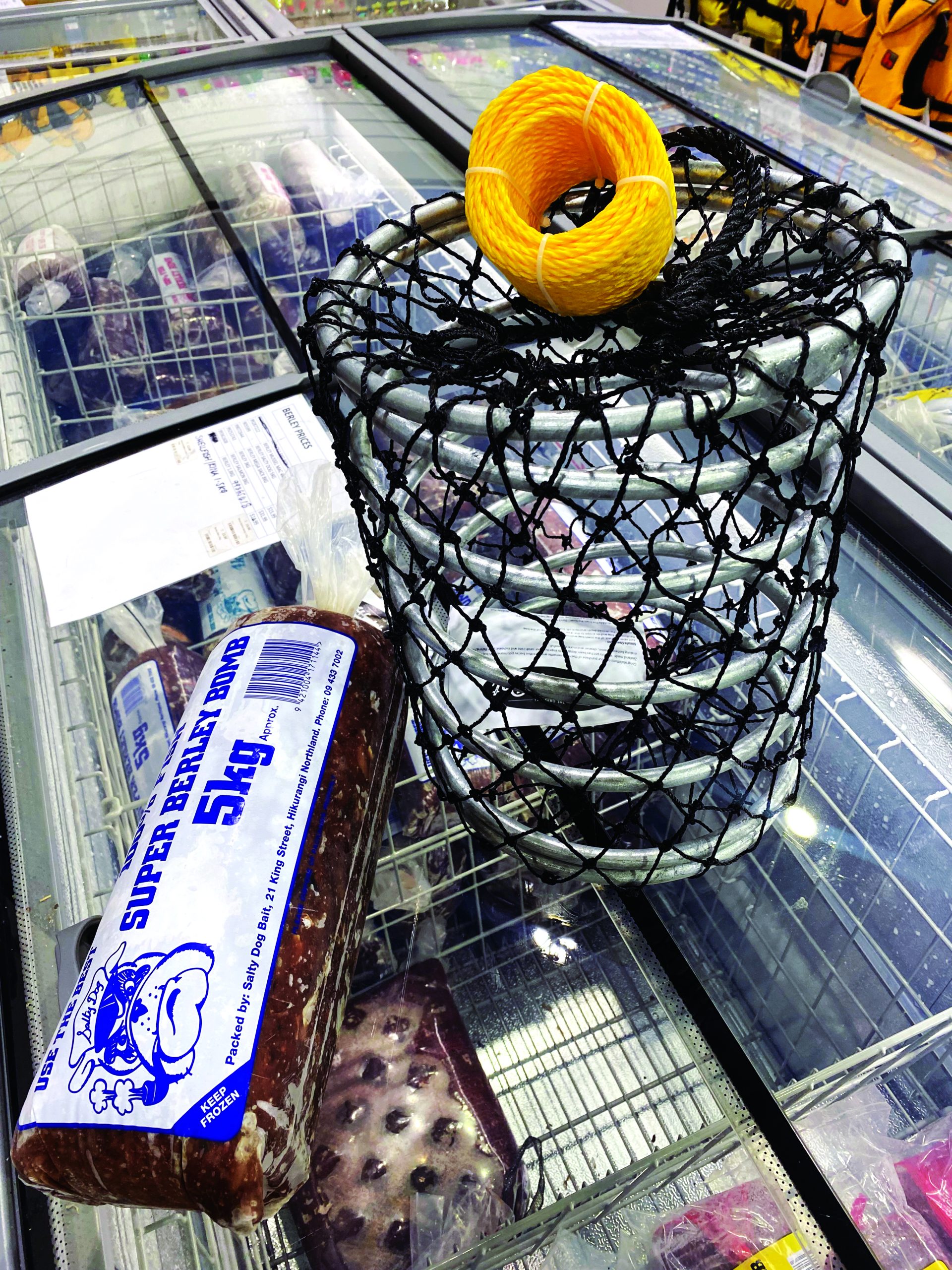 The Wobbly Pot takes some beating; this large model can dispense an 8kg berley bomb! 
