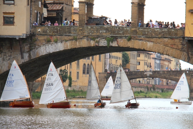 The six 12' Dinghys participating in the seventh edition of the Ponte Vecchio Cup. // Photo credit: Paolo Maccione