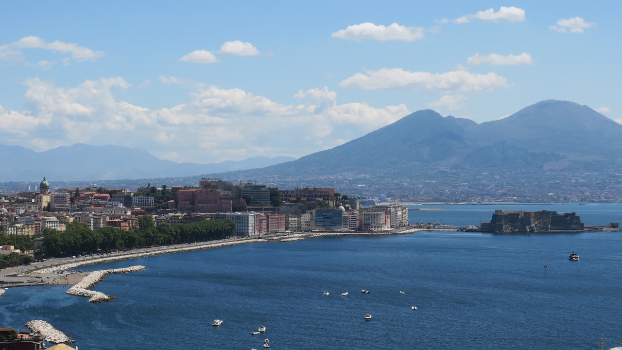 Naples, A Natural Amphitheatre For The America's Cup