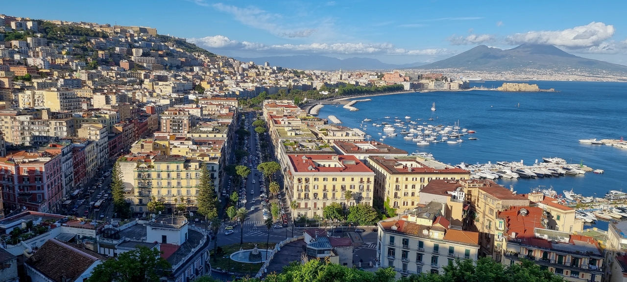 Naples, A Natural Amphitheatre For The America's Cup