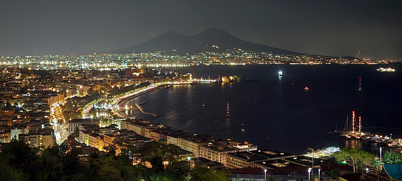 Naples, A Natural Amphitheatre For The America's Cup