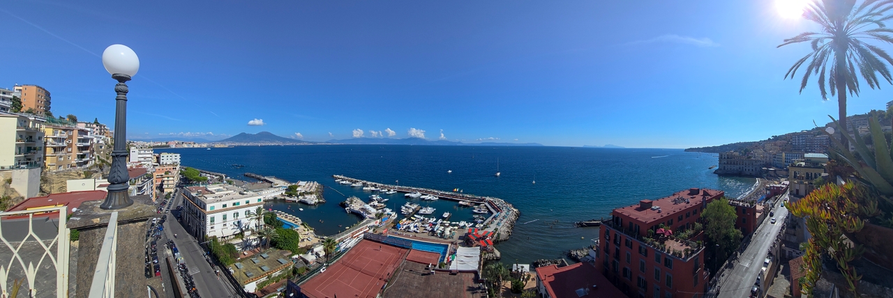 Naples, A Natural Amphitheatre For The America's Cup