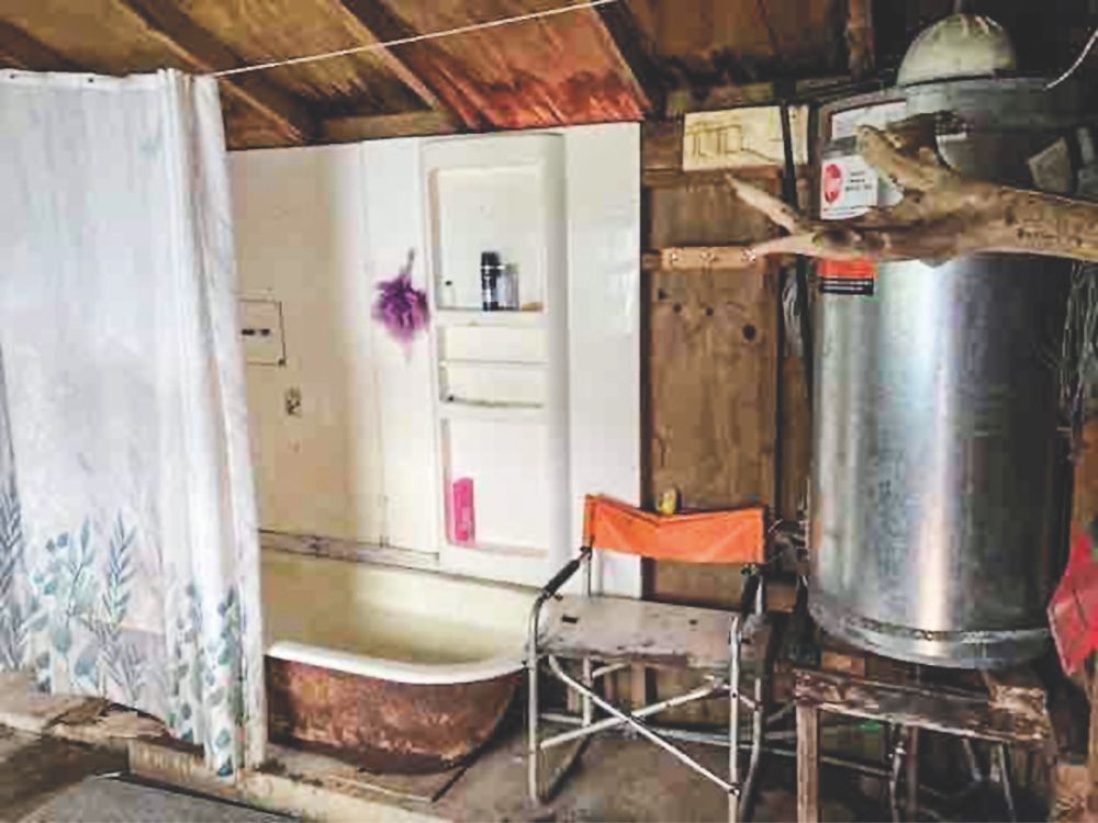 Bath at Smokehouse Bay. // Photo credit: Michelle Schultz / Roger Mills